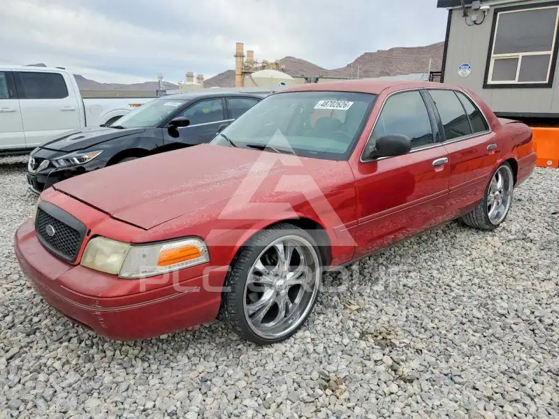 1999 Ford CROWN photo