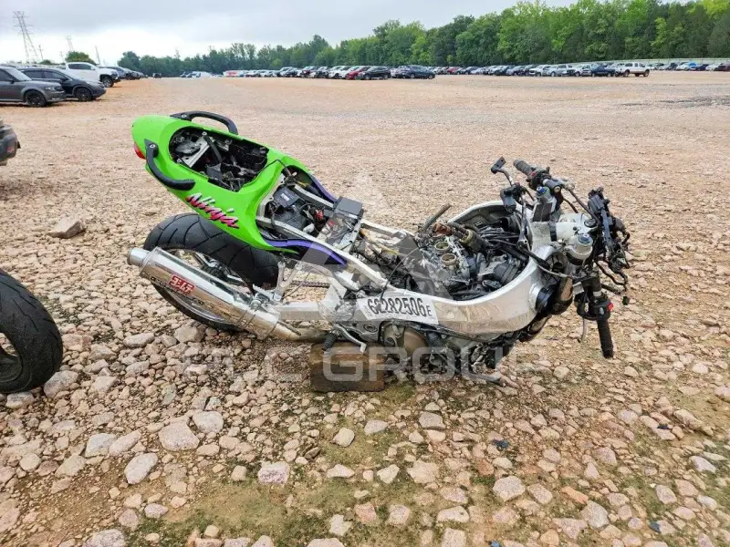 2000 Kawasaki ZX900 фото