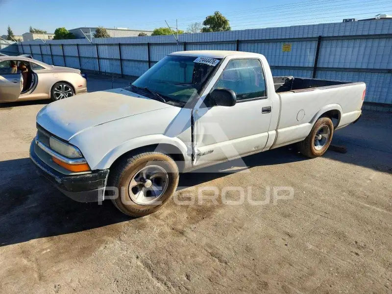 2000 Chevrolet S10 photo