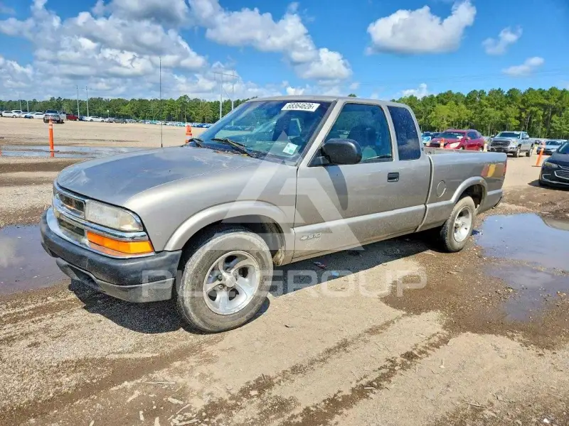 2000 Chevrolet S10 photo