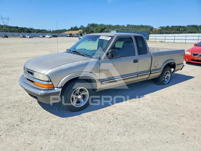 2000 Chevrolet S10 photo