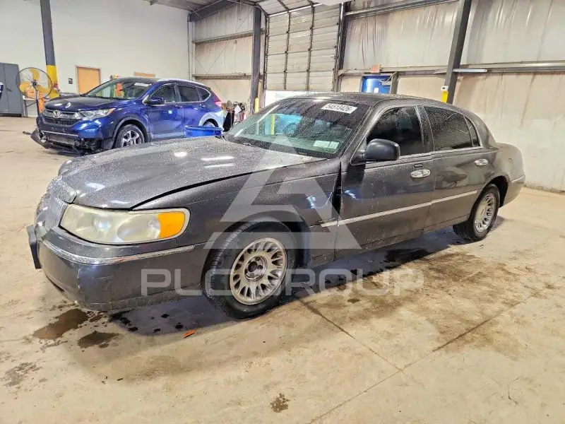 2000 Lincoln Town фото