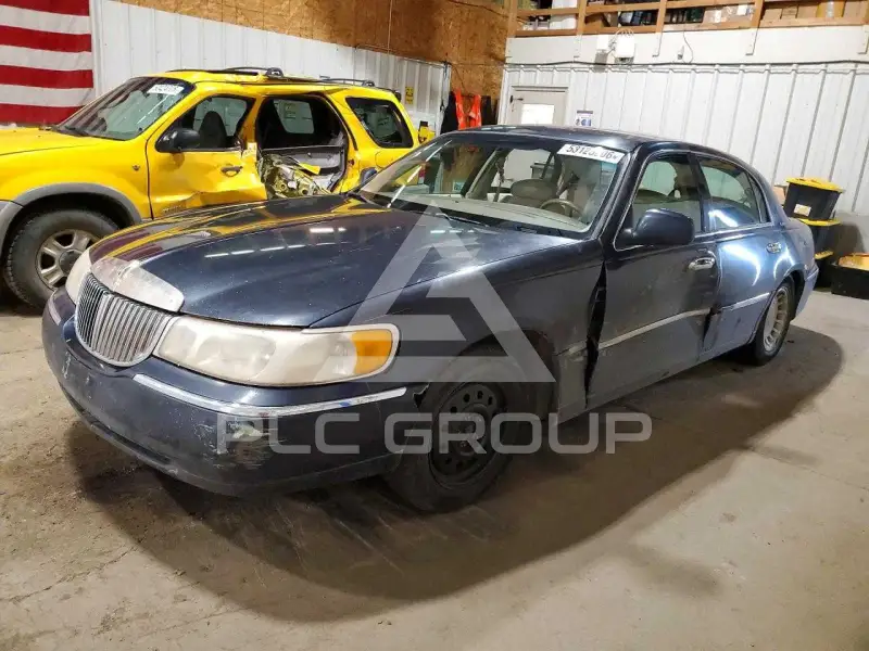 2000 Lincoln Town фото