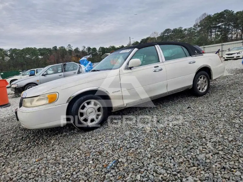 2000 Lincoln Town фото