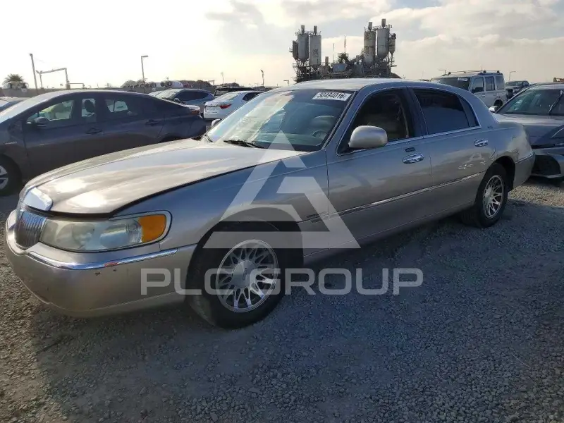 2000 Lincoln Town фото