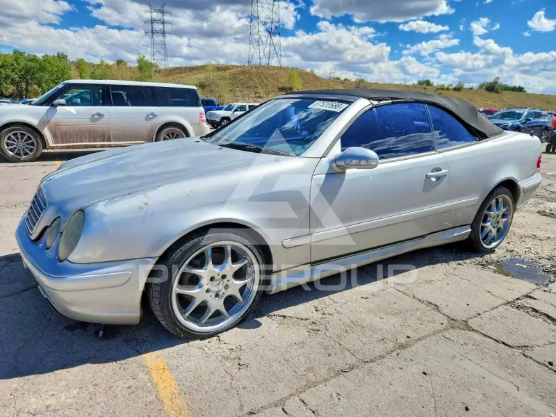 2000 Mercedes Benz CLK photo