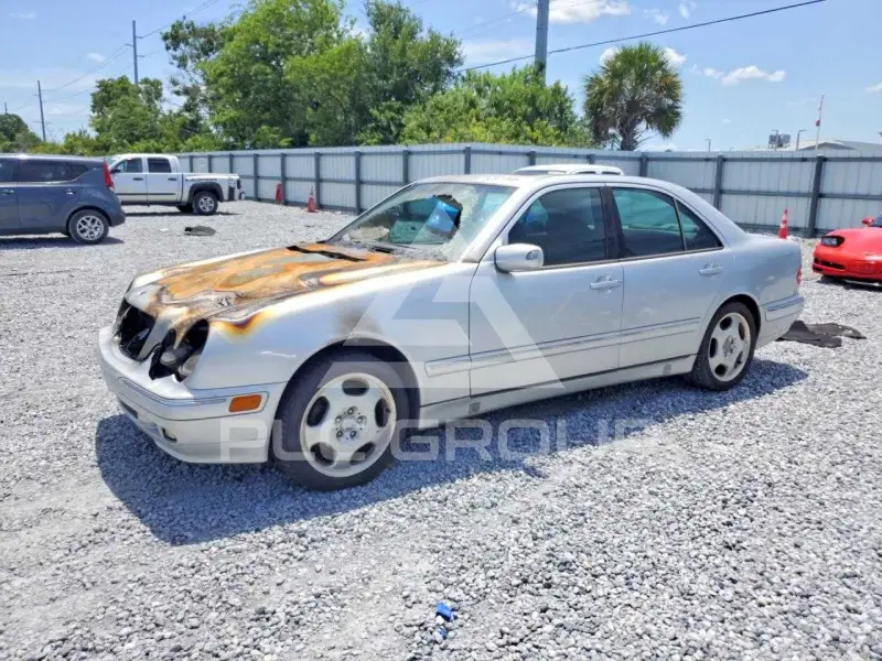 2000 Mercedes Benz E-Class photo