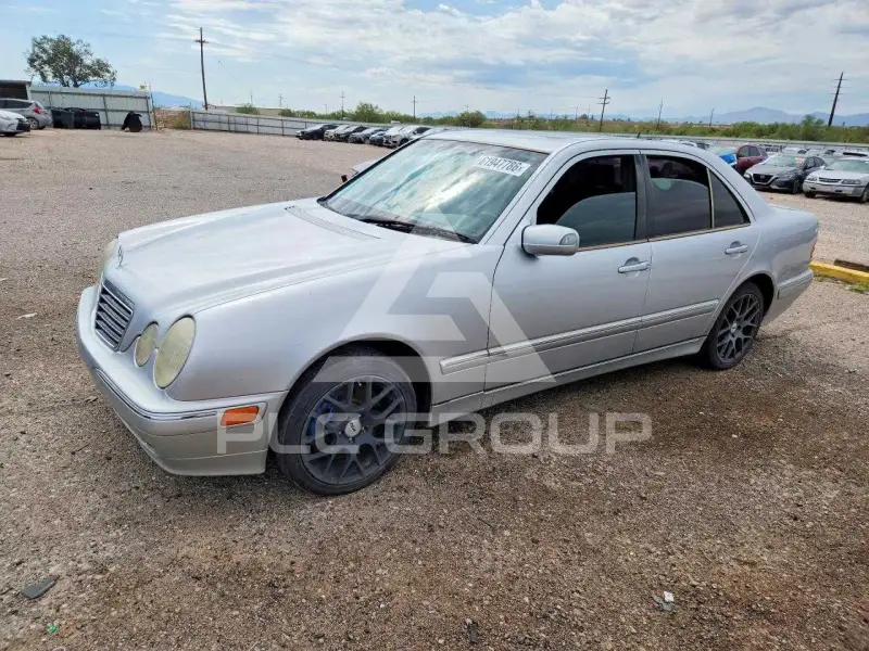 2000 Mercedes Benz E-Class photo