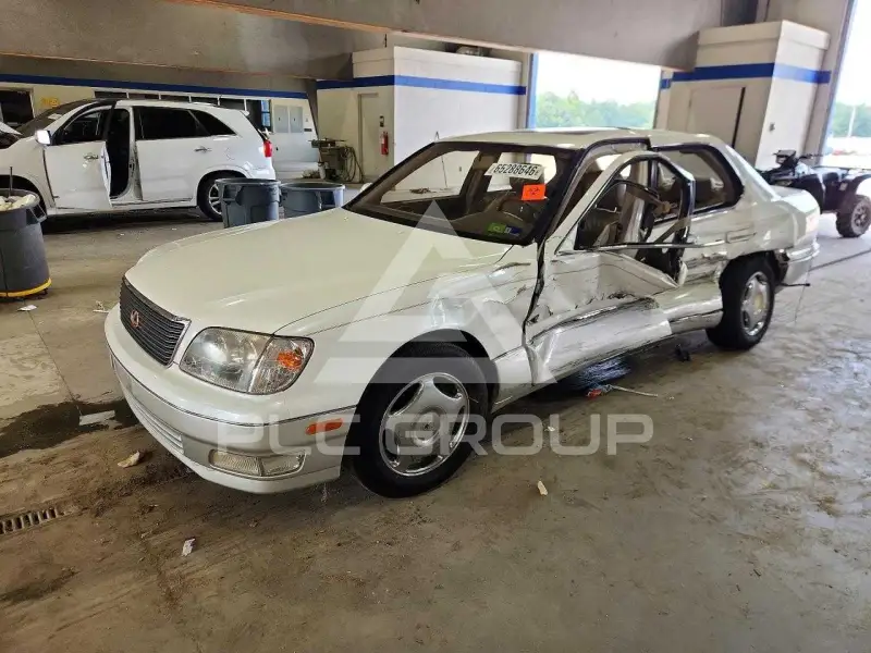 2000 Lexus LS400 photo