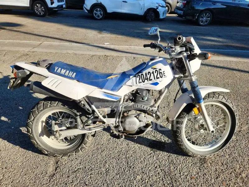 2000 Yamaha Motorbike photo
