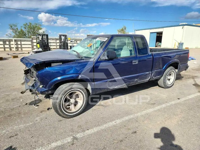 2001 Chevrolet S10 photo