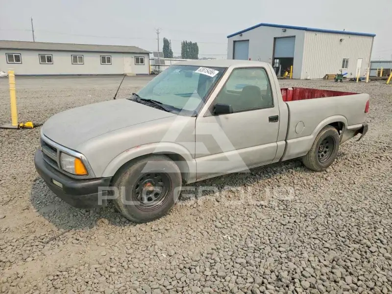 2001 Chevrolet S10 photo