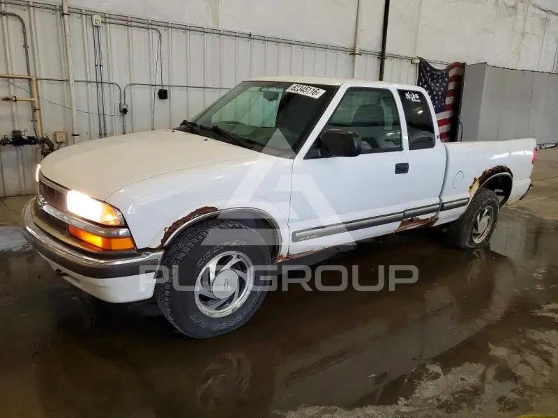 2001 Chevrolet S10 photo