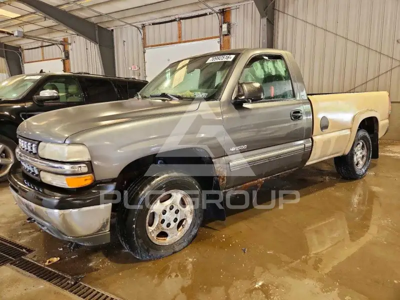 2001 Chevrolet Silverado photo