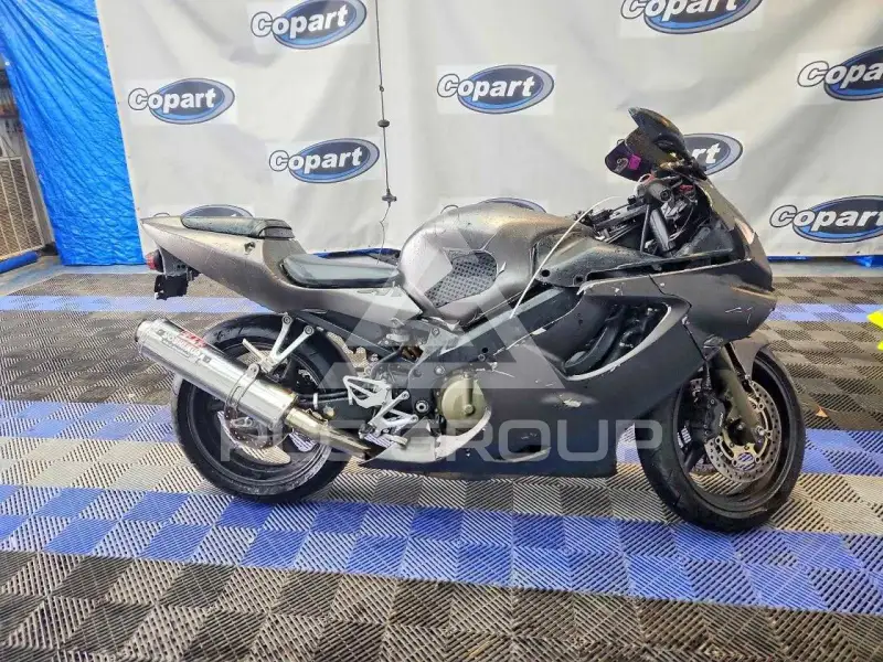2001 Honda CBR photo