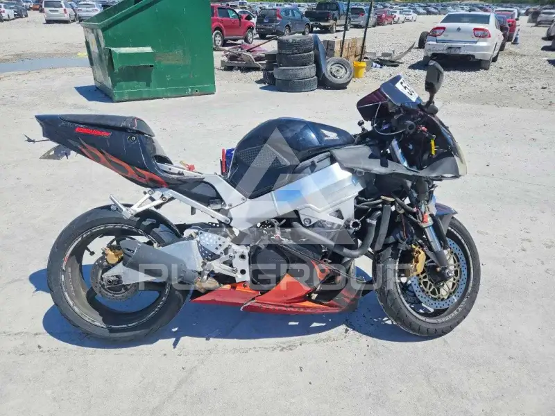 2001 Honda CBR photo