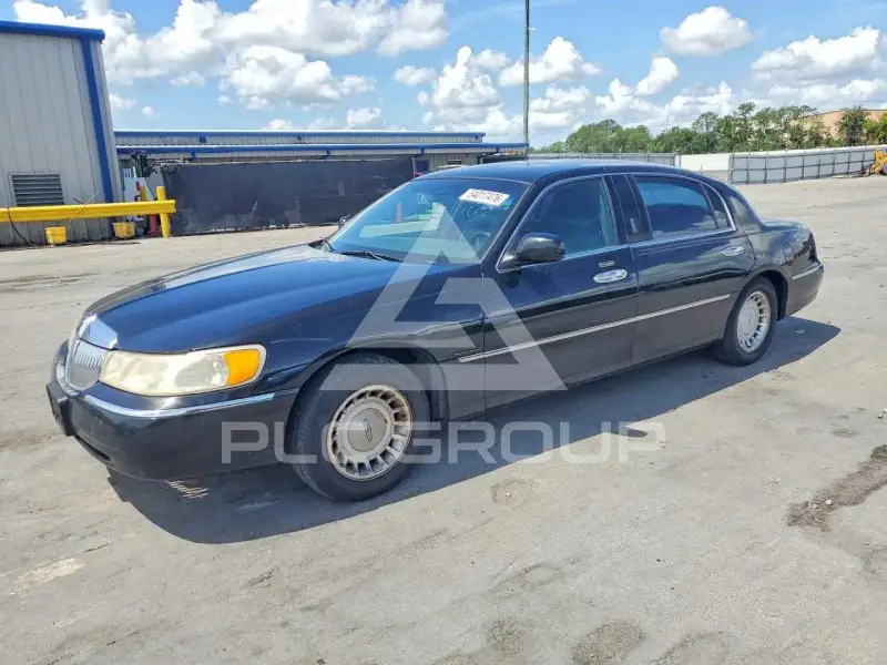 2001 Lincoln Town фото