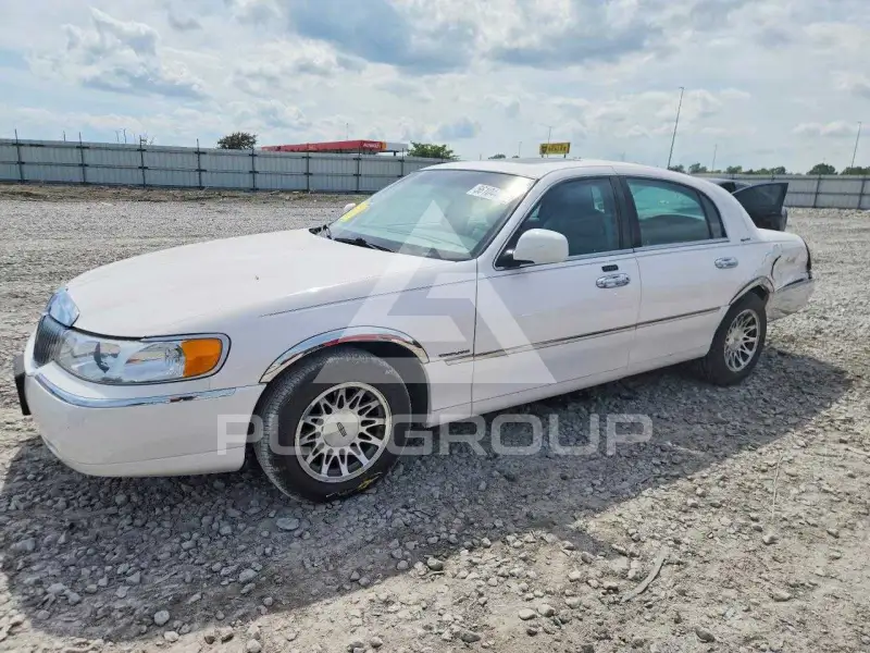 2001 Lincoln Town фото