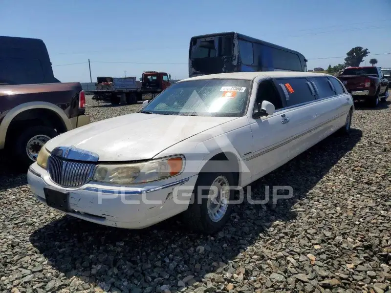 2001 Lincoln Town фото