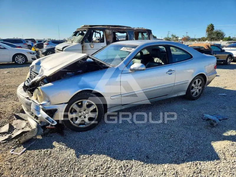 2001 Mercedes Benz CLK фото