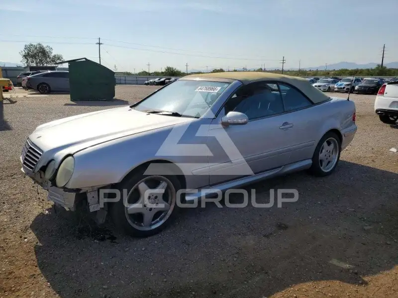 2001 Mercedes Benz CLK photo