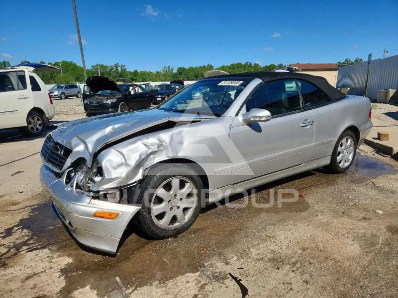 2001 Mercedes Benz CLK фото