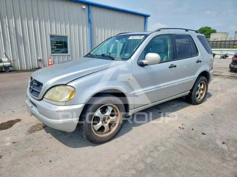2001 Mercedes Benz ML-Class photo