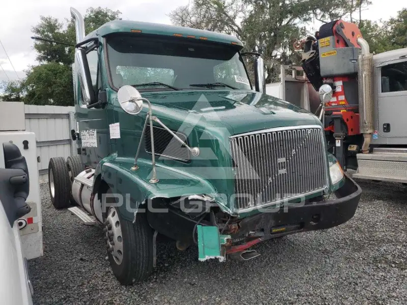2001 Volvo VNL photo