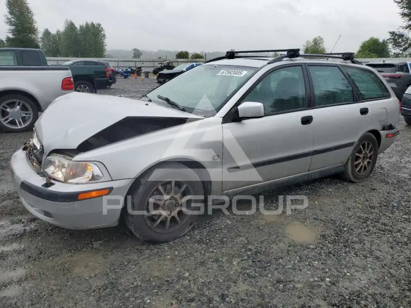2001 Volvo V40 фото