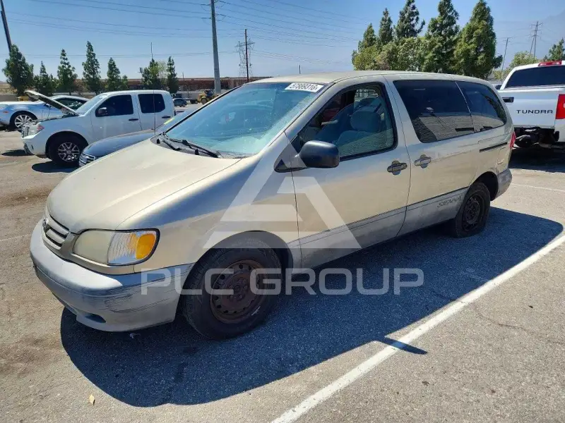 2001 Toyota SIENNA photo