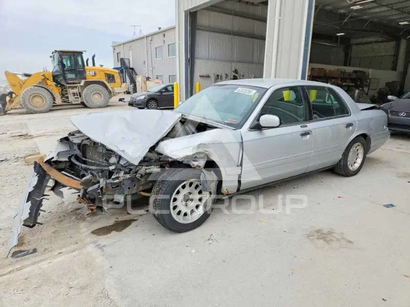2001 Ford CROWN photo