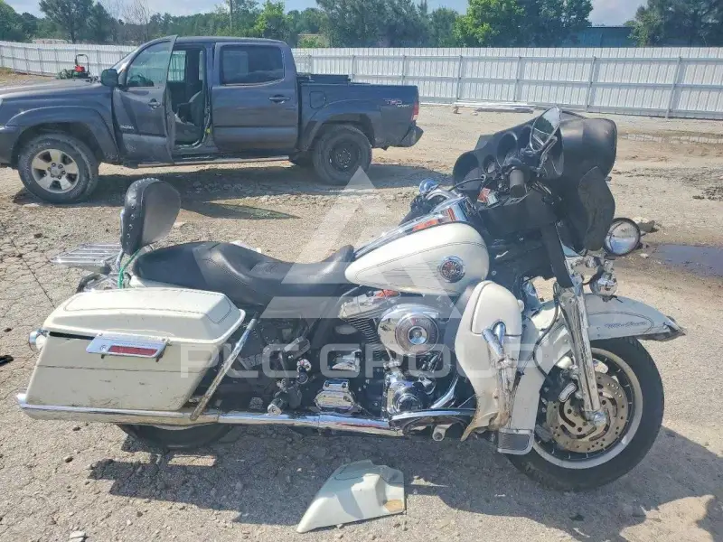 2002 Harley-Davidson FL photo