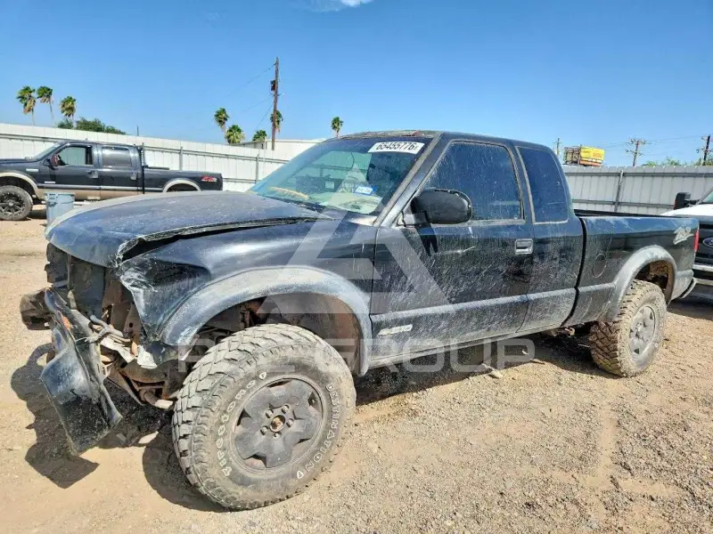 2002 Chevrolet S10 photo