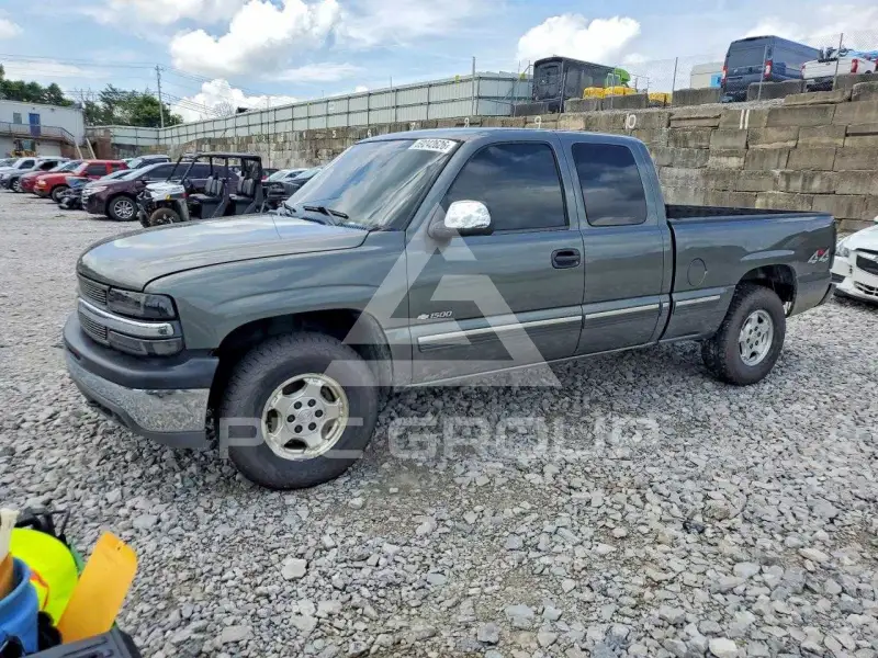 2002 Chevrolet Silverado photo
