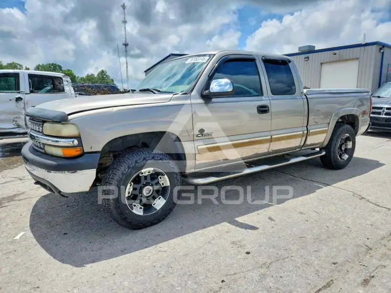 2002 Chevrolet Silverado photo