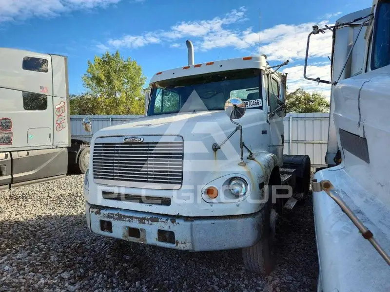 2002 Freightliner  photo