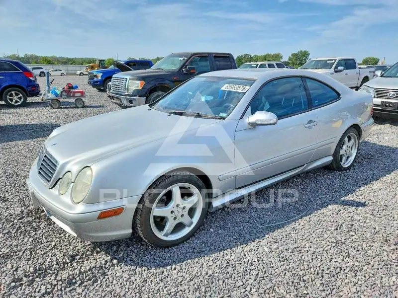 2002 Mercedes Benz CLK photo