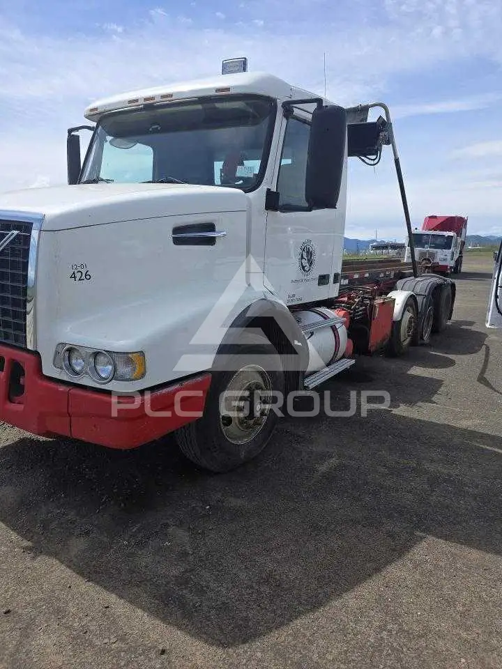 2002 Volvo VNL фото