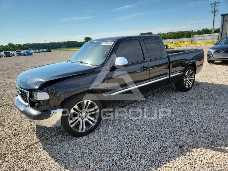 2002 GMC Sierra photo