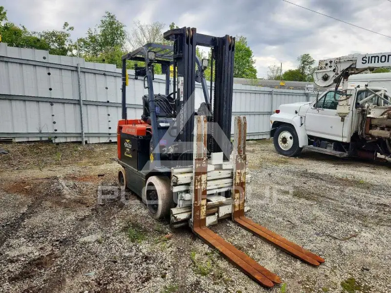 2002 Toyota FORK LIFT photo