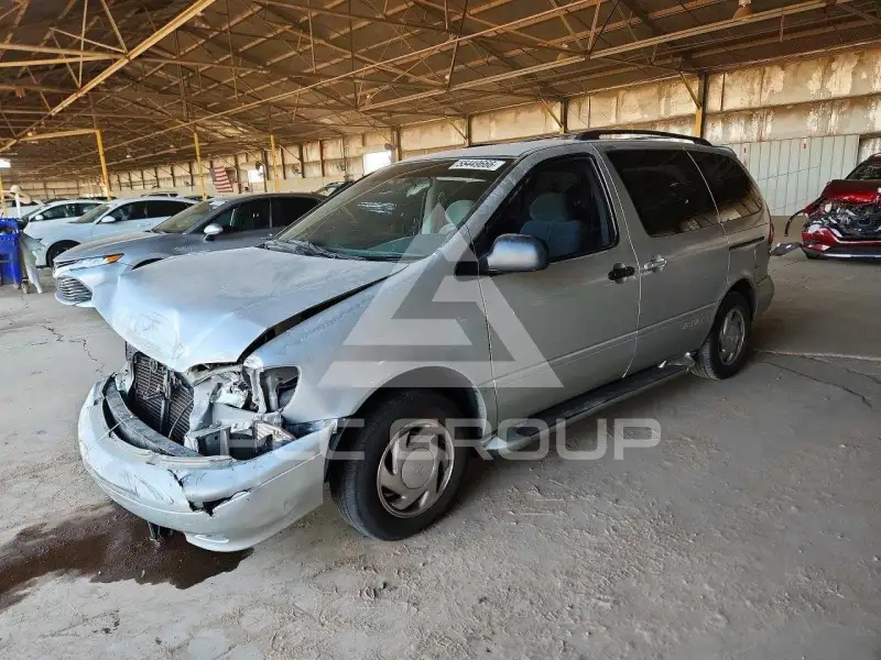2002 Toyota SIENNA photo