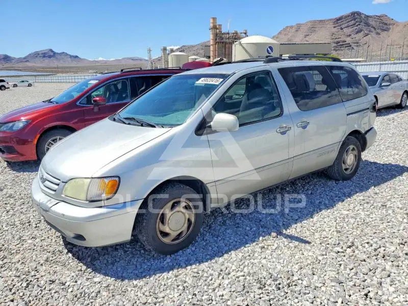 2002 Toyota SIENNA photo