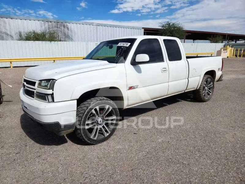2003 Chevrolet Silverado photo