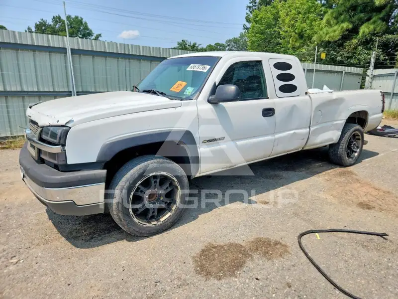 2003 Chevrolet Silverado photo