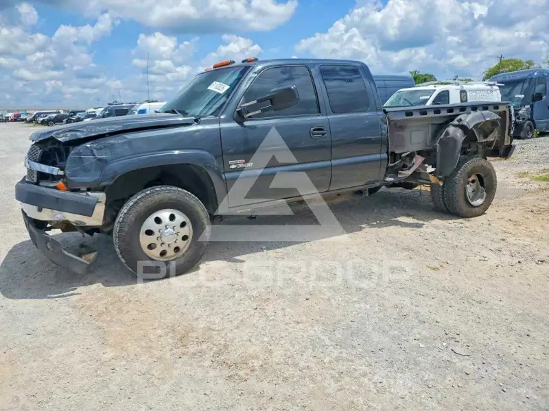 2003 Chevrolet Silverado photo