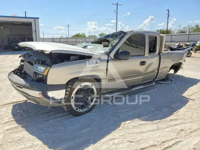 2003 Chevrolet Silverado photo