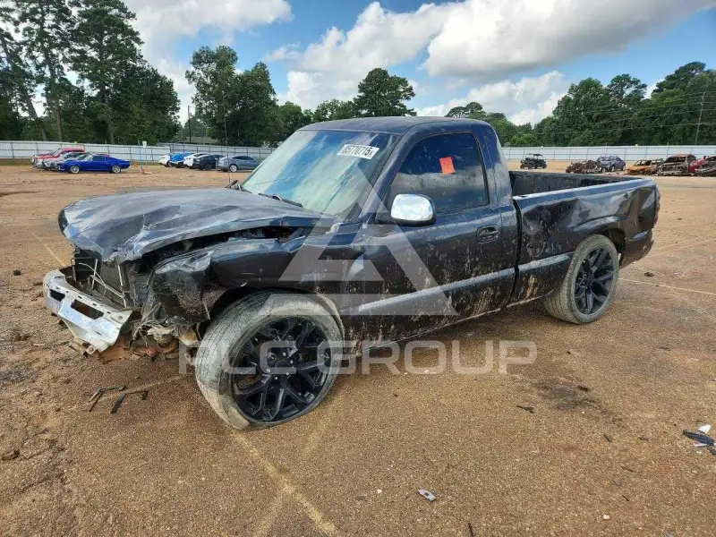 2003 Chevrolet Silverado photo