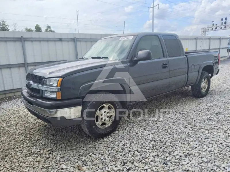 2003 Chevrolet Silverado photo