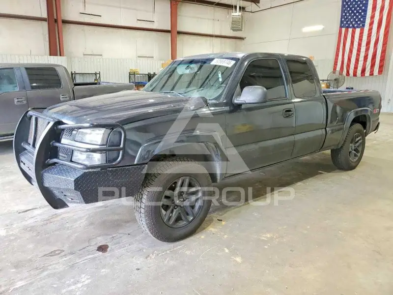 2003 Chevrolet Silverado photo