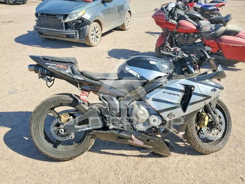 2003 Honda CBR photo